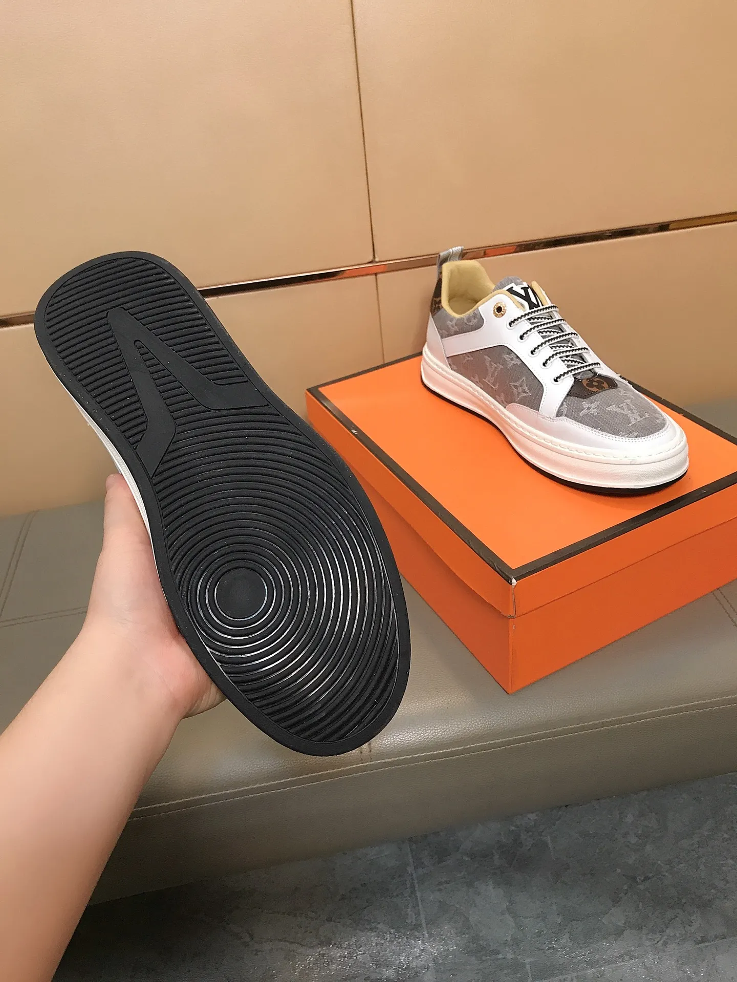 Ex-factory price 380🔥🆕Hot model [Louis Vuitton] LV🔝New Korean style casual men's shoes, high-end brand, the upper is made of Italian imported cowhide + brand printed fabric, and pigskin feet are made🔥, making walking more convenient and comfortable! Amazing work [color]! Create a fashionable personality to set off your uniqueness! A must-have for trendy men! Classic🔥Size: 38-44